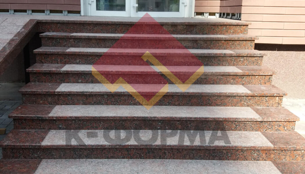 гранитные ступени