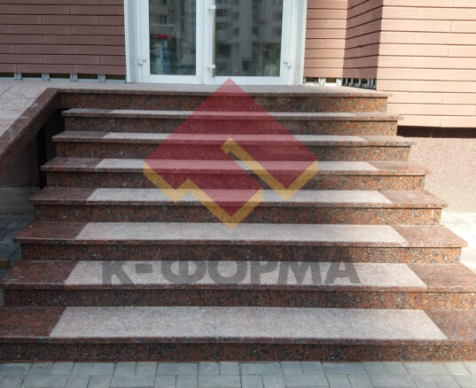 гранитные ступени