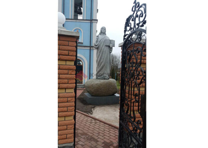 Статуя Ісуса Христа, граніт