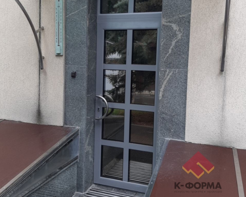 вул. Шота Руставелі, реставрація гранітних порталів